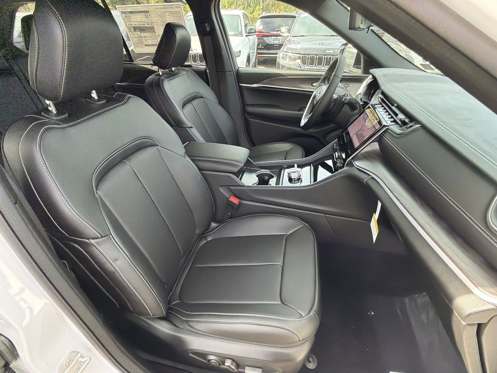 New 2025 Jeep Grand Cherokee Limited w/ Luxury Tech Group II image 27