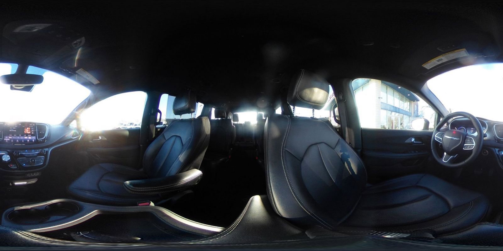 Used 2025 Chrysler Pacifica Select image 45