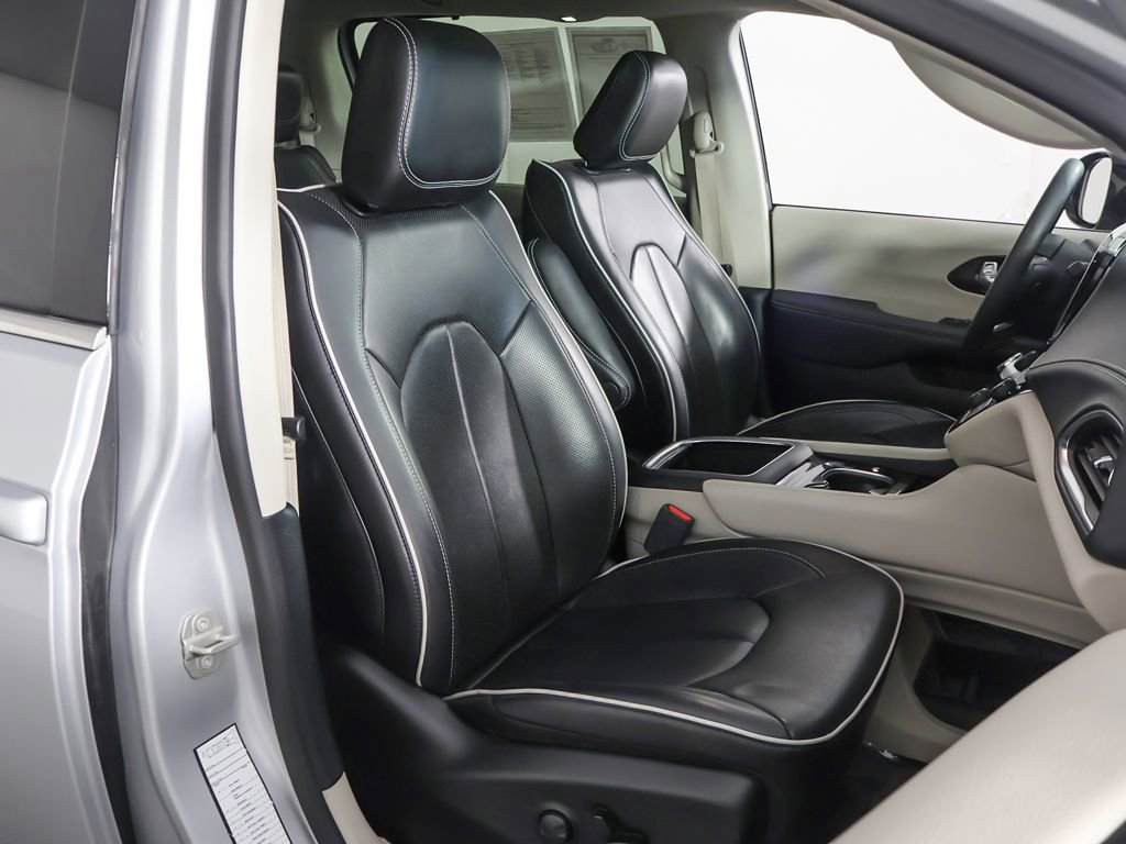 Used 2024 Chrysler Pacifica Limited FWD image 32