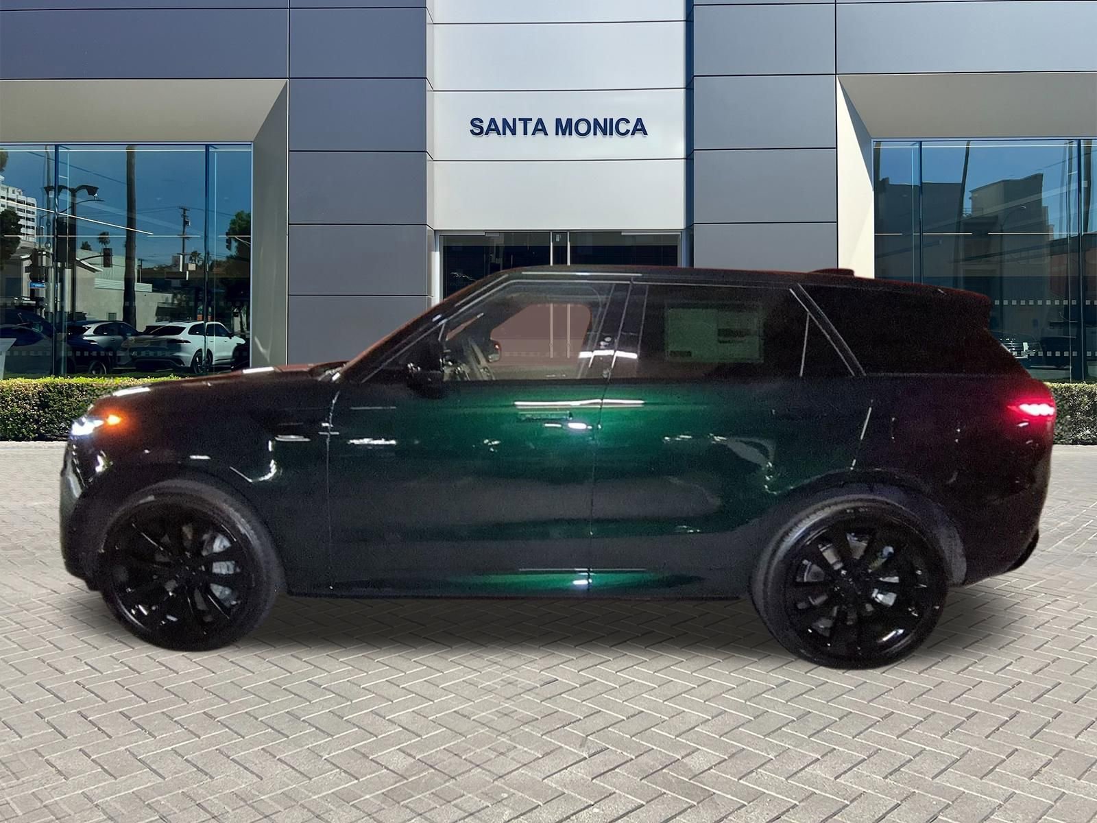 New 2026 Land Rover Range Rover Sport Dynamic SE AWD/4WD image 2