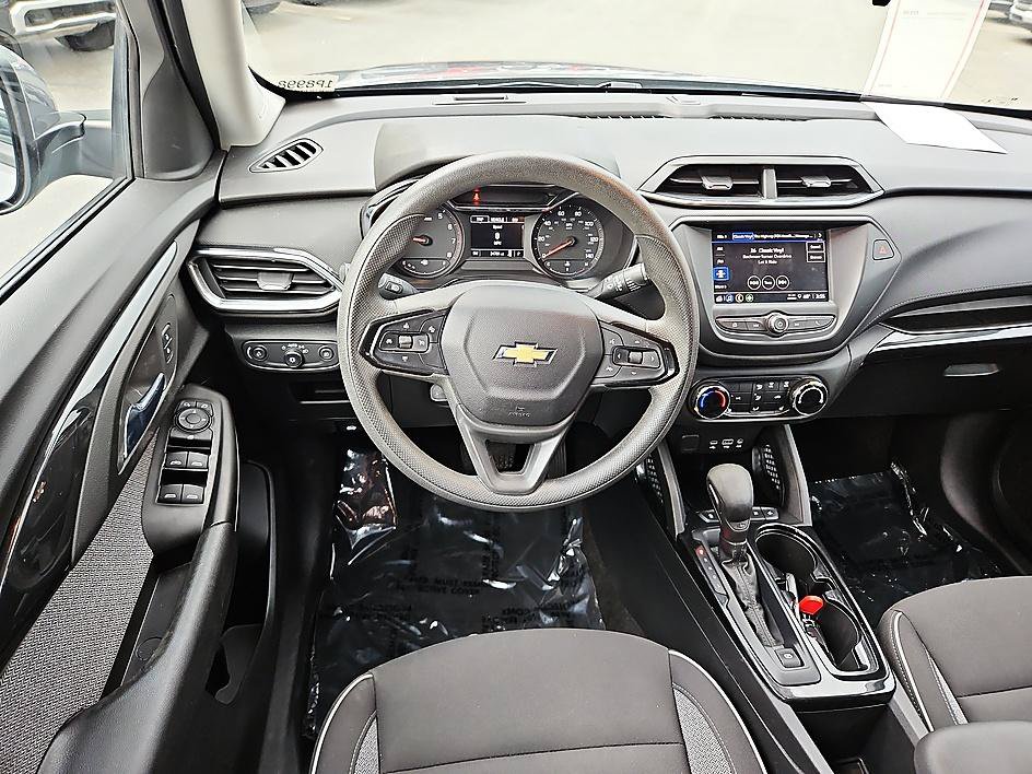 Used 2023 Chevrolet TrailBlazer LT FWD image 14