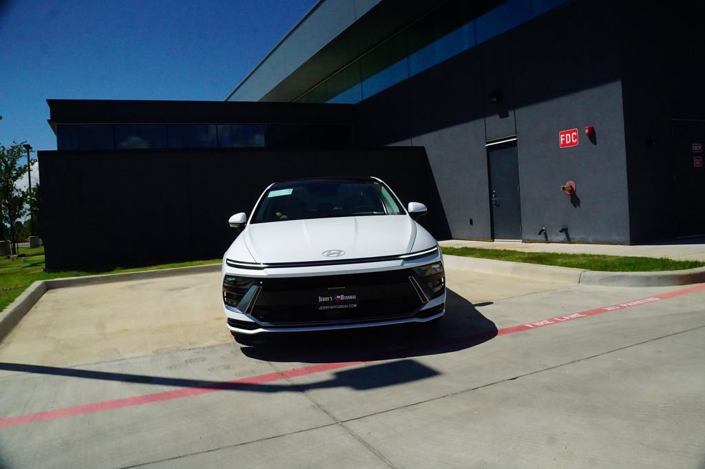 New 2026 Hyundai Sonata Limited FWD image 2