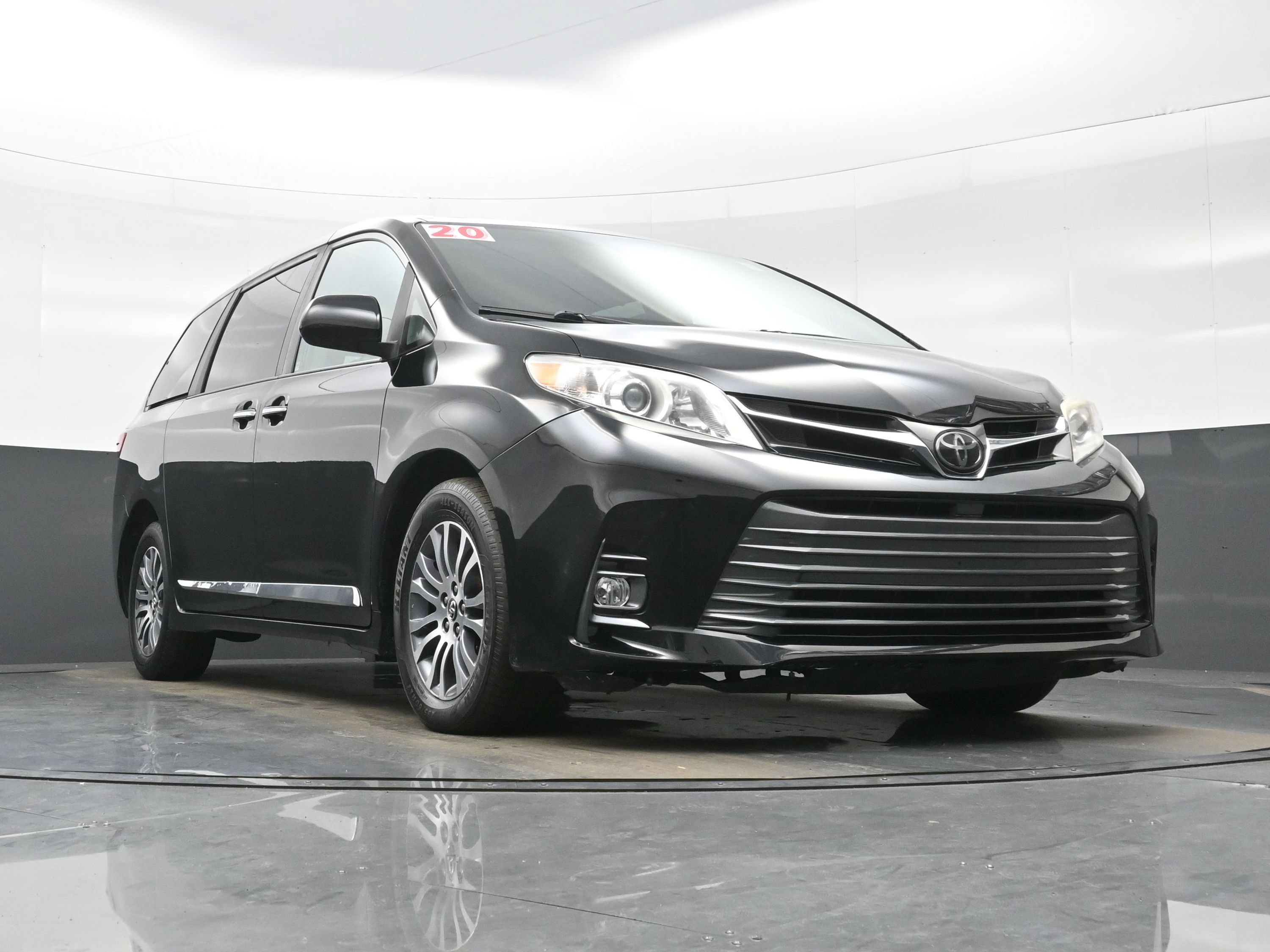 Used 2020 Toyota Sienna XLE FWD image 25