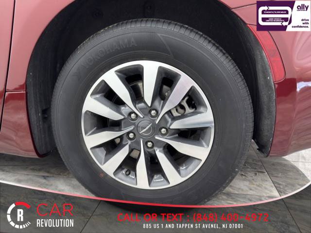 Used 2021 Chrysler Pacifica Touring-L FWD image 14