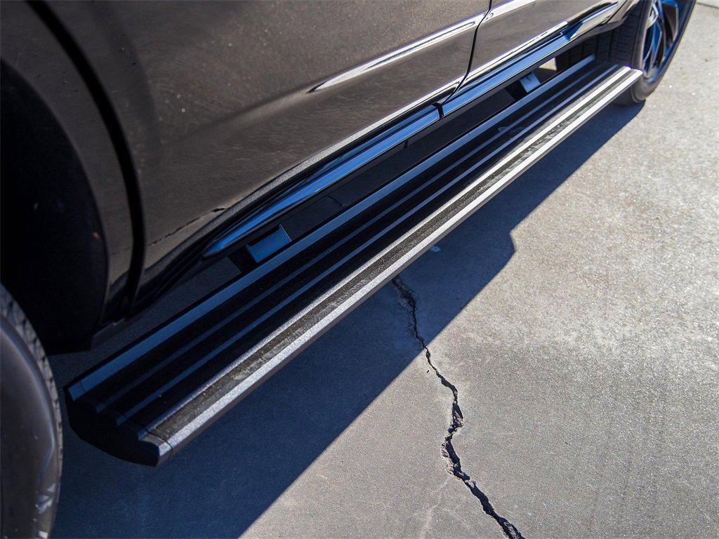 Used 2023 Cadillac Escalade Sport Platinum w/ LPO, ONYX Package image 10