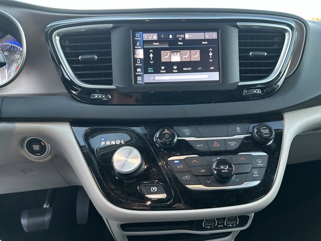 Used 2023 Chrysler Voyager LX image 19