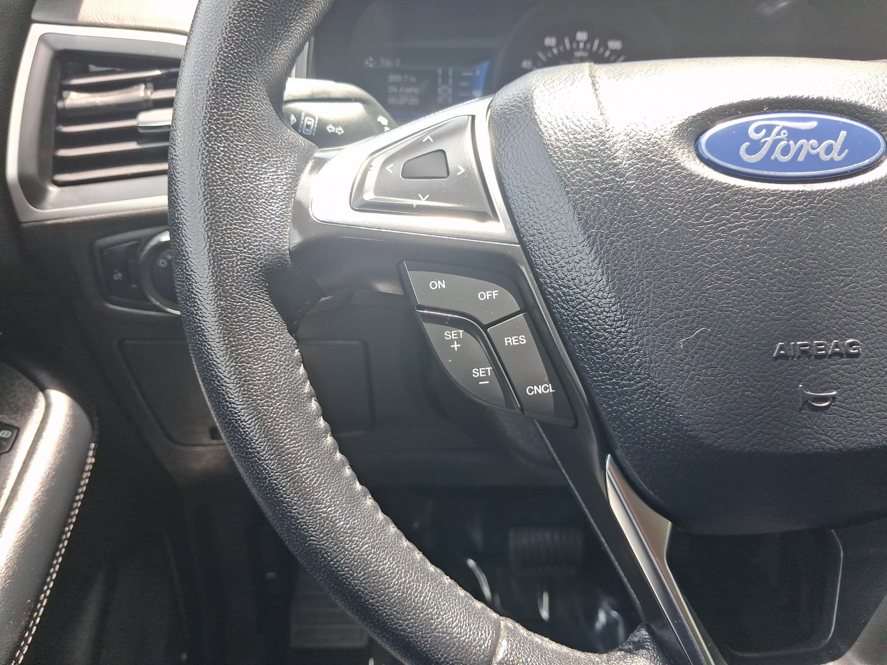 Used 2024 Ford Edge SEL AWD/4WD image 17