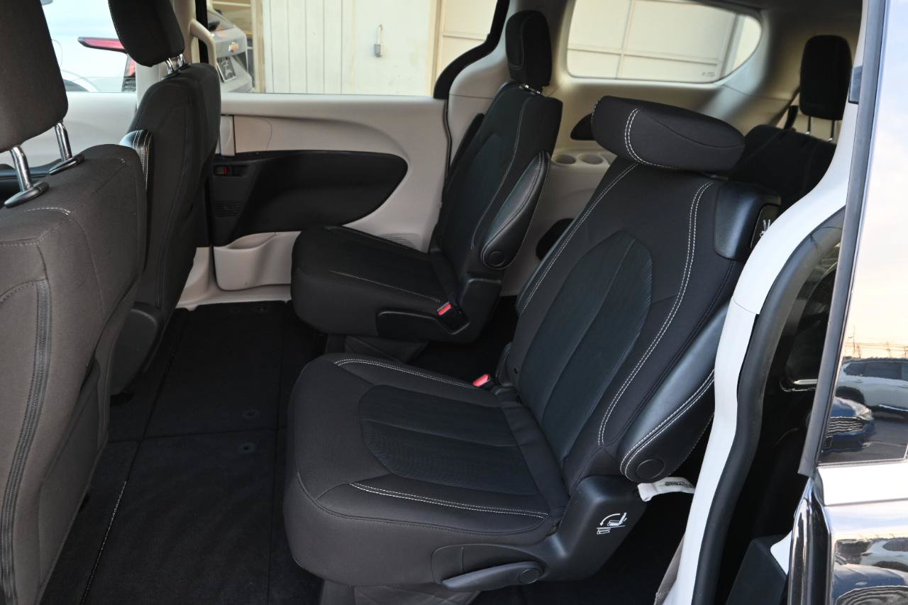 Used 2021 Chrysler Voyager LX FWD image 23