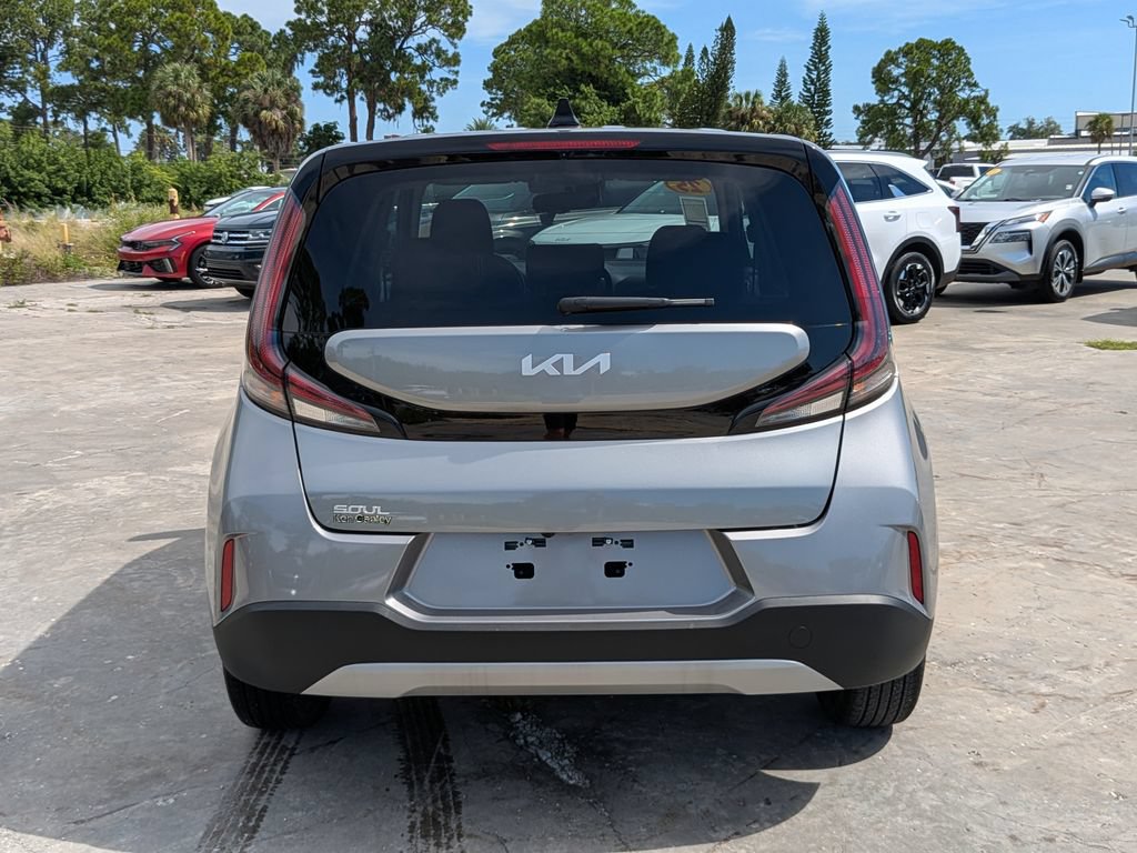 Certified 2025 Kia Soul LX w/ LX Technology Package FWD image 7