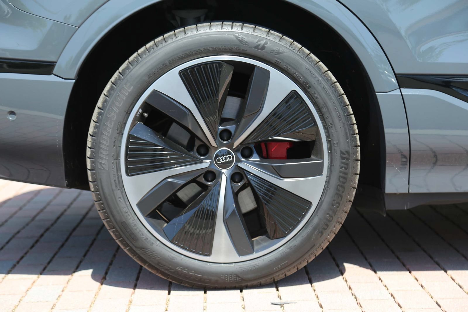 Certified 2025 Audi SQ6 e-tron Prestige AWD/4WD image 9