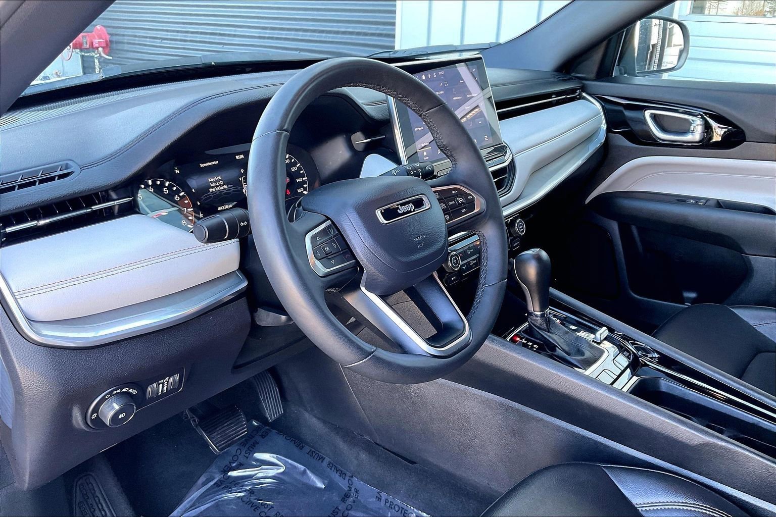 Used 2024 Jeep Compass Limited image 14