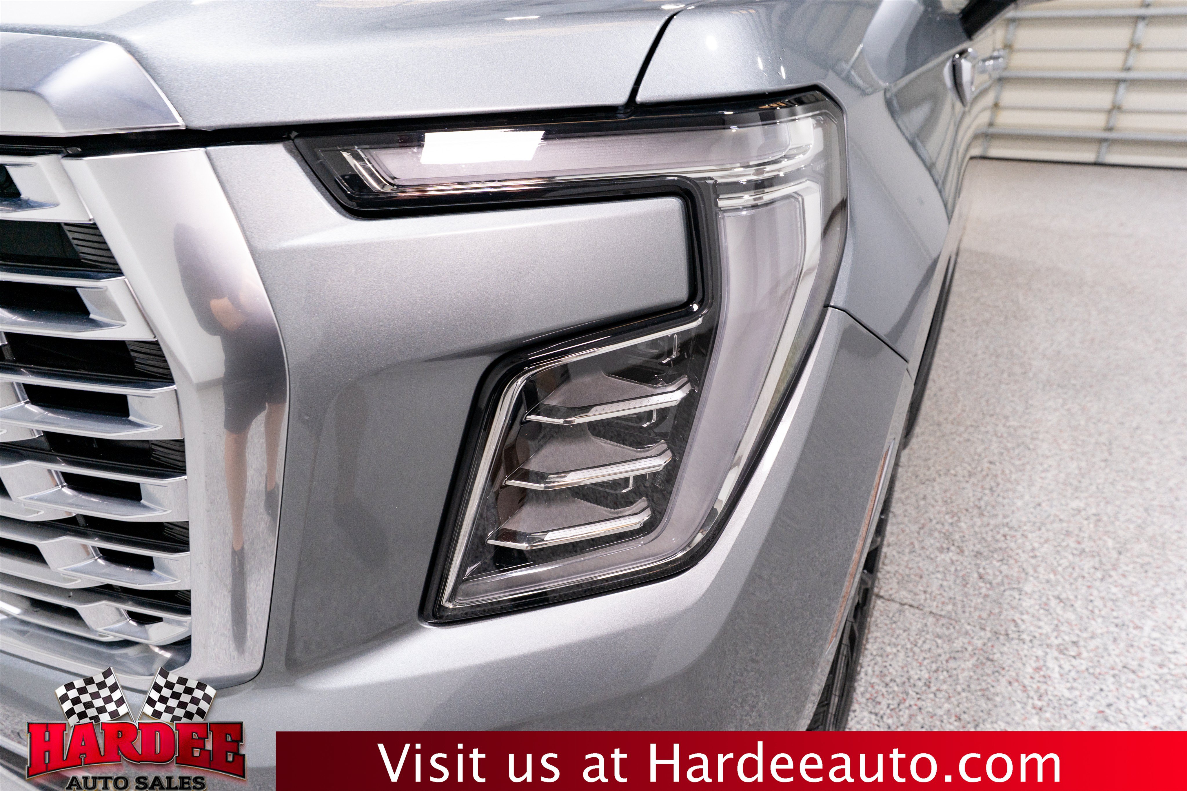 Used 2025 GMC Yukon XL Denali RWD image 8