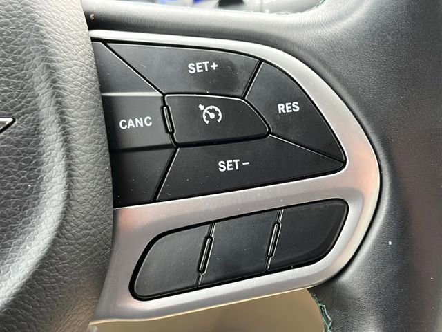 Used 2018 Chrysler Pacifica Touring-L image 21