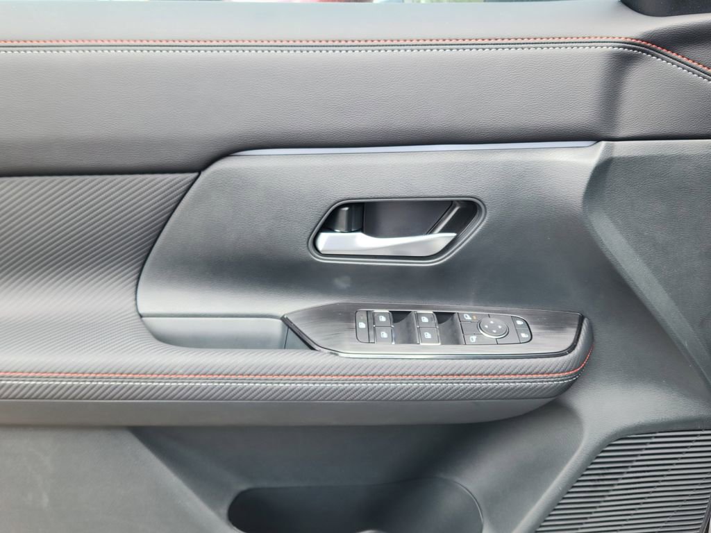 New 2025 Nissan Kicks SR image 7