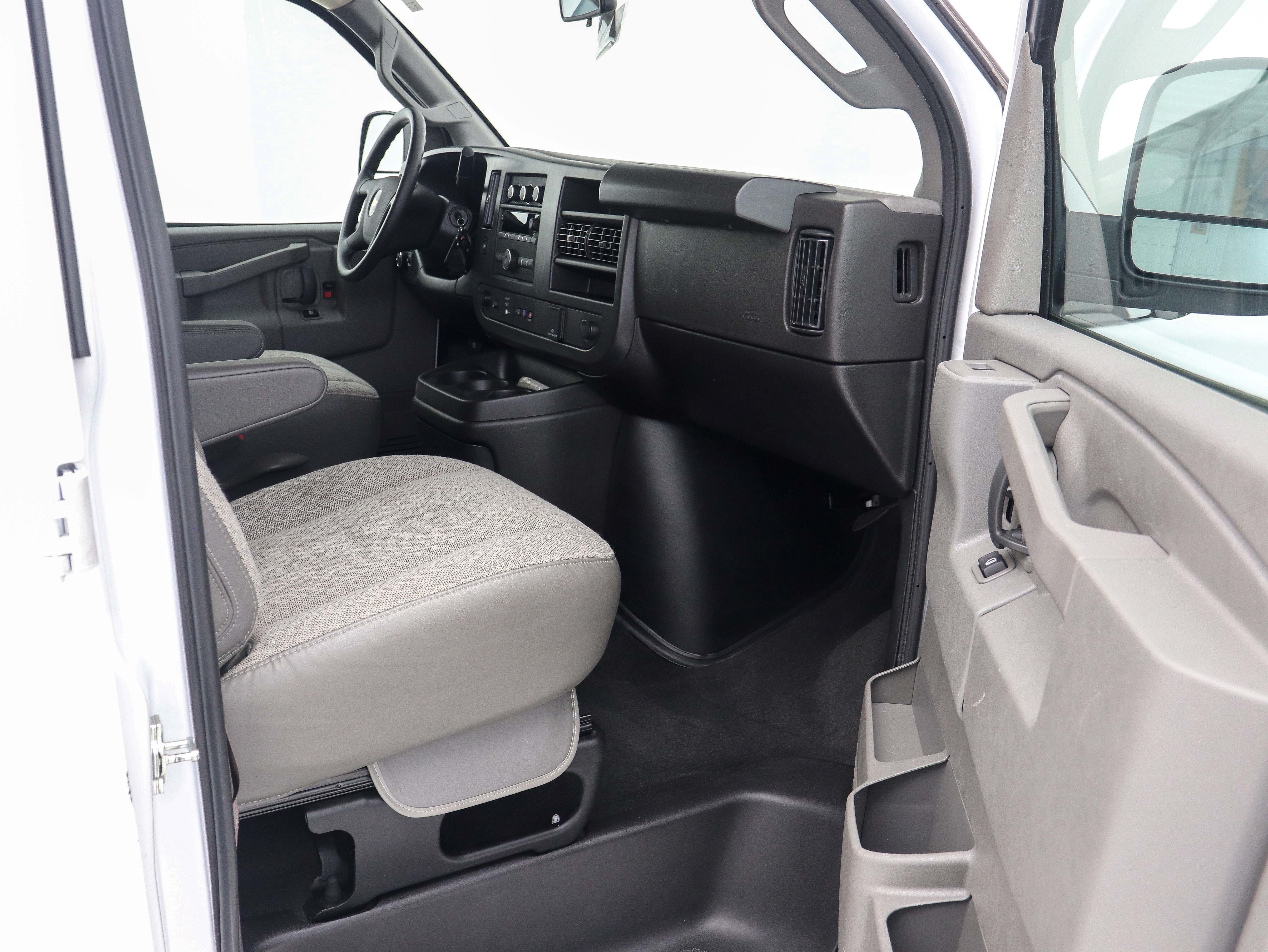 Used 2025 Chevrolet Express 3500 LS RWD image 15