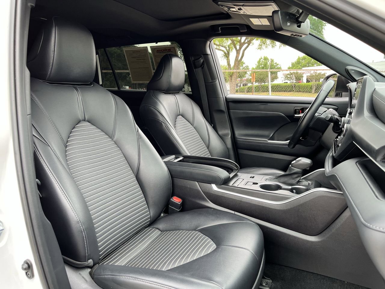 Used 2021 Toyota Highlander XSE FWD image 25