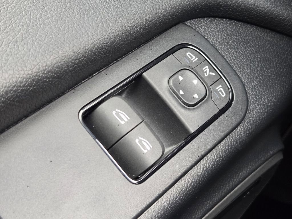 Used 2025 Mercedes-Benz Sprinter 2500 image 27