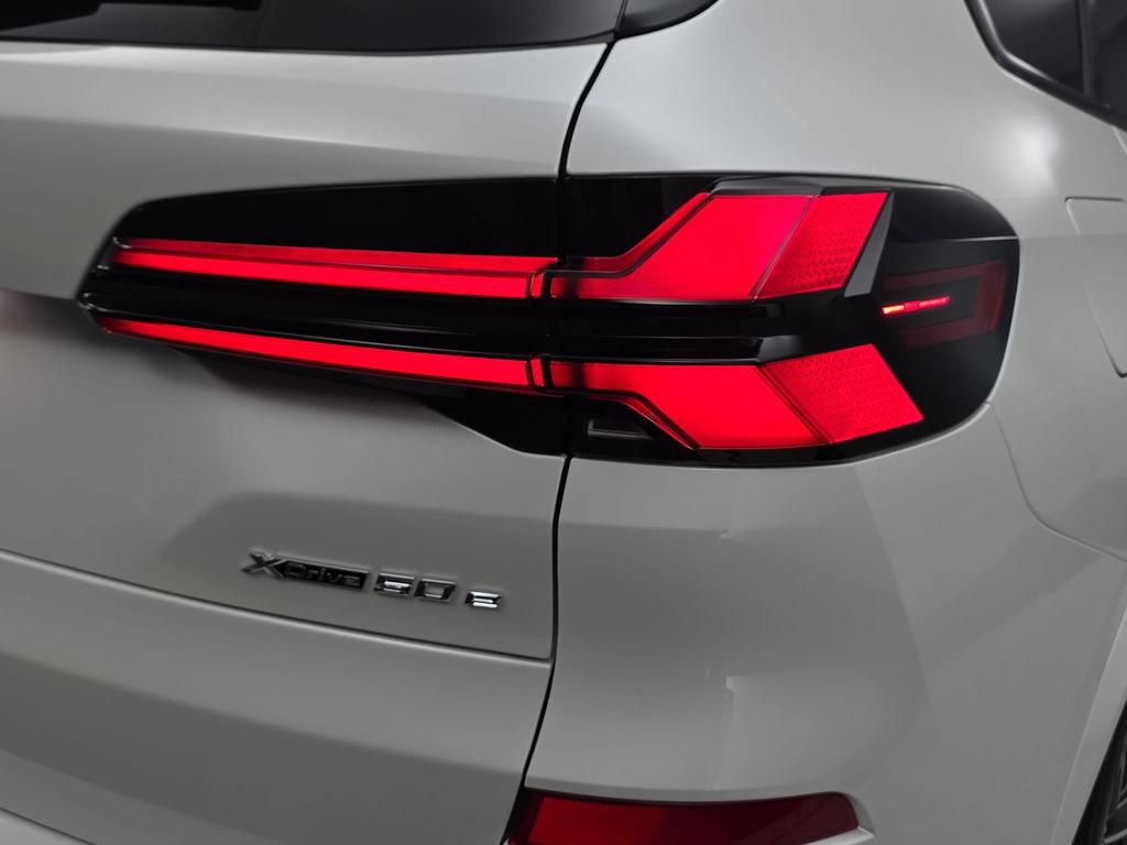 New 2026 BMW X5 xDrive50e w/ M Sport Package AWD/4WD image 33
