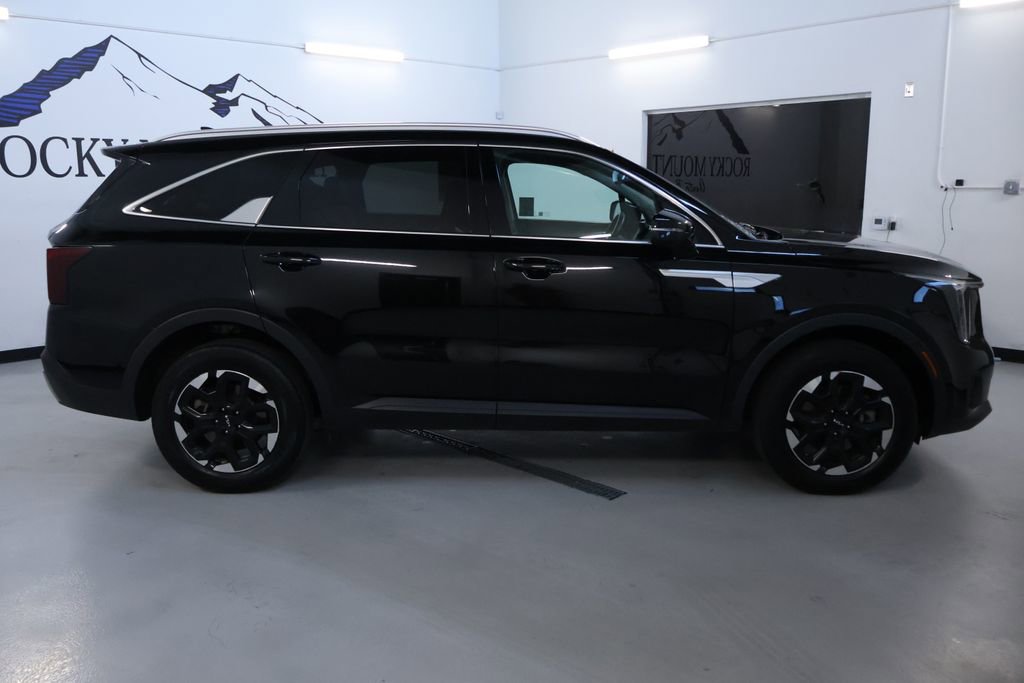 Used 2024 Kia Sorento S image 8