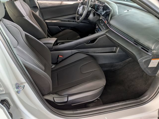Used 2025 Hyundai Elantra SEL FWD image 33