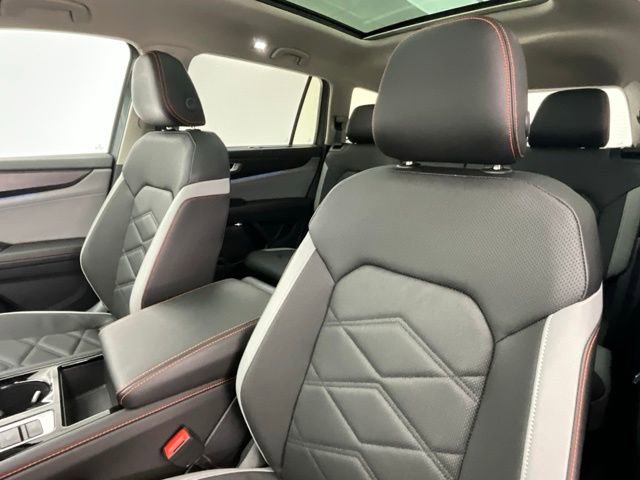 Used 2025 Volkswagen Atlas Peak Edition SE image 6