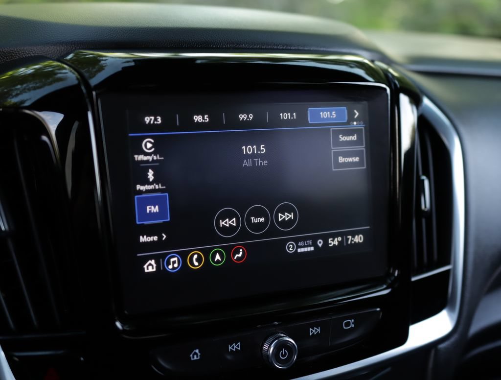 Used 2023 Chevrolet Traverse RS FWD image 12