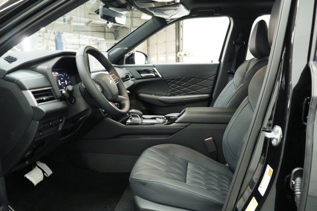 New 2026 Mitsubishi Outlander SEL Black Edition FWD image 6