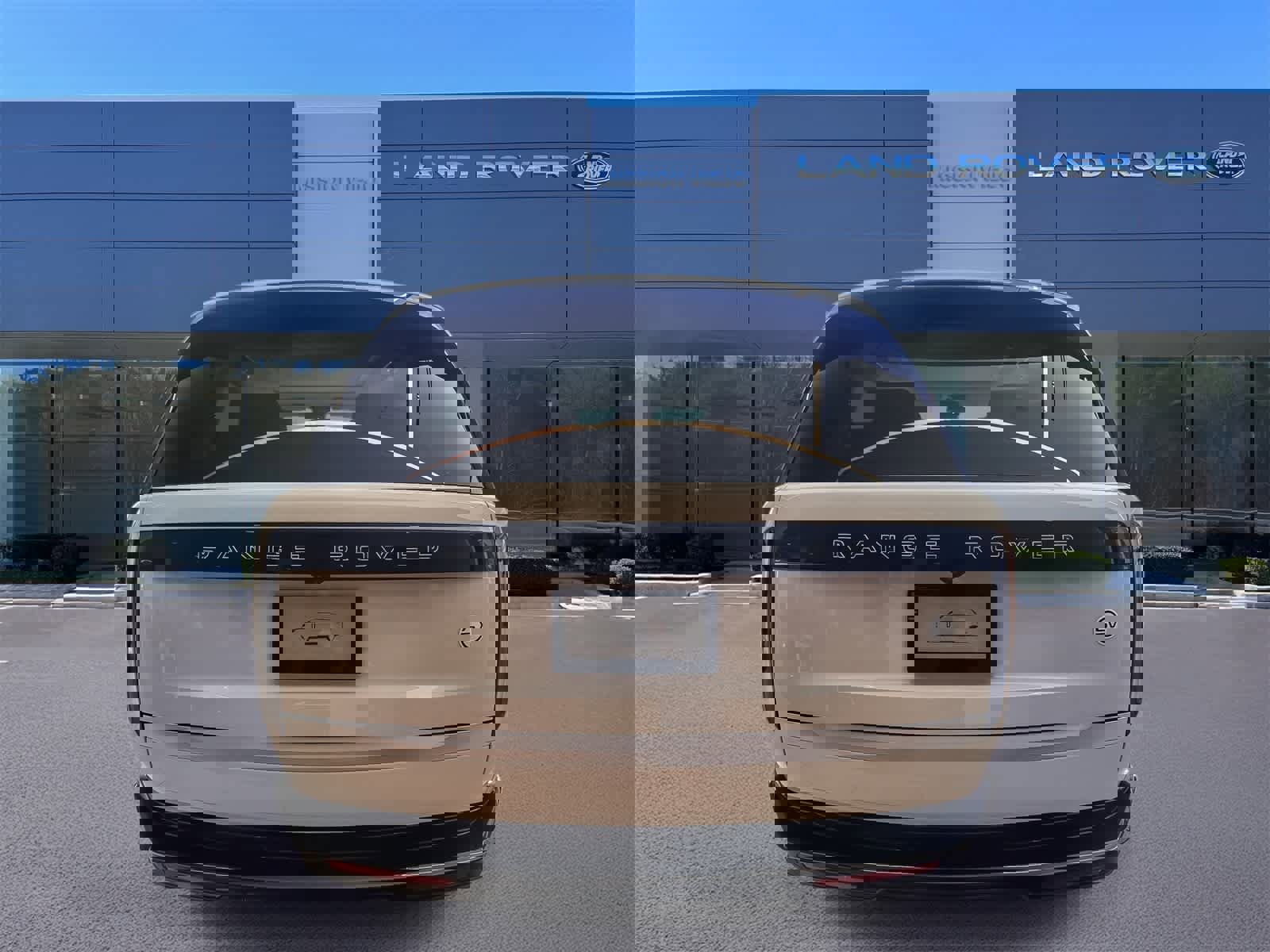 New 2024 Land Rover Range Rover SV image 6