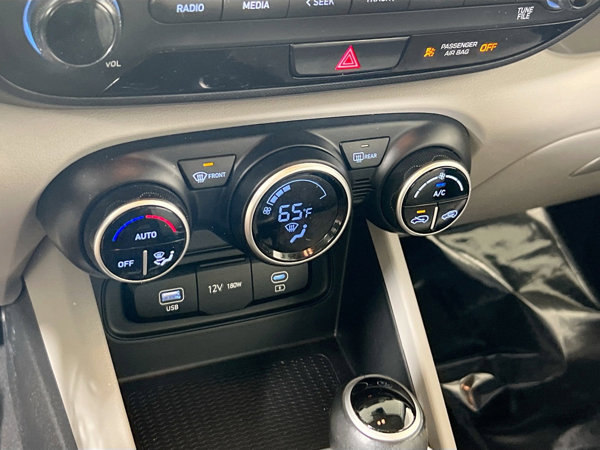 Used 2023 Hyundai Venue SEL image 15