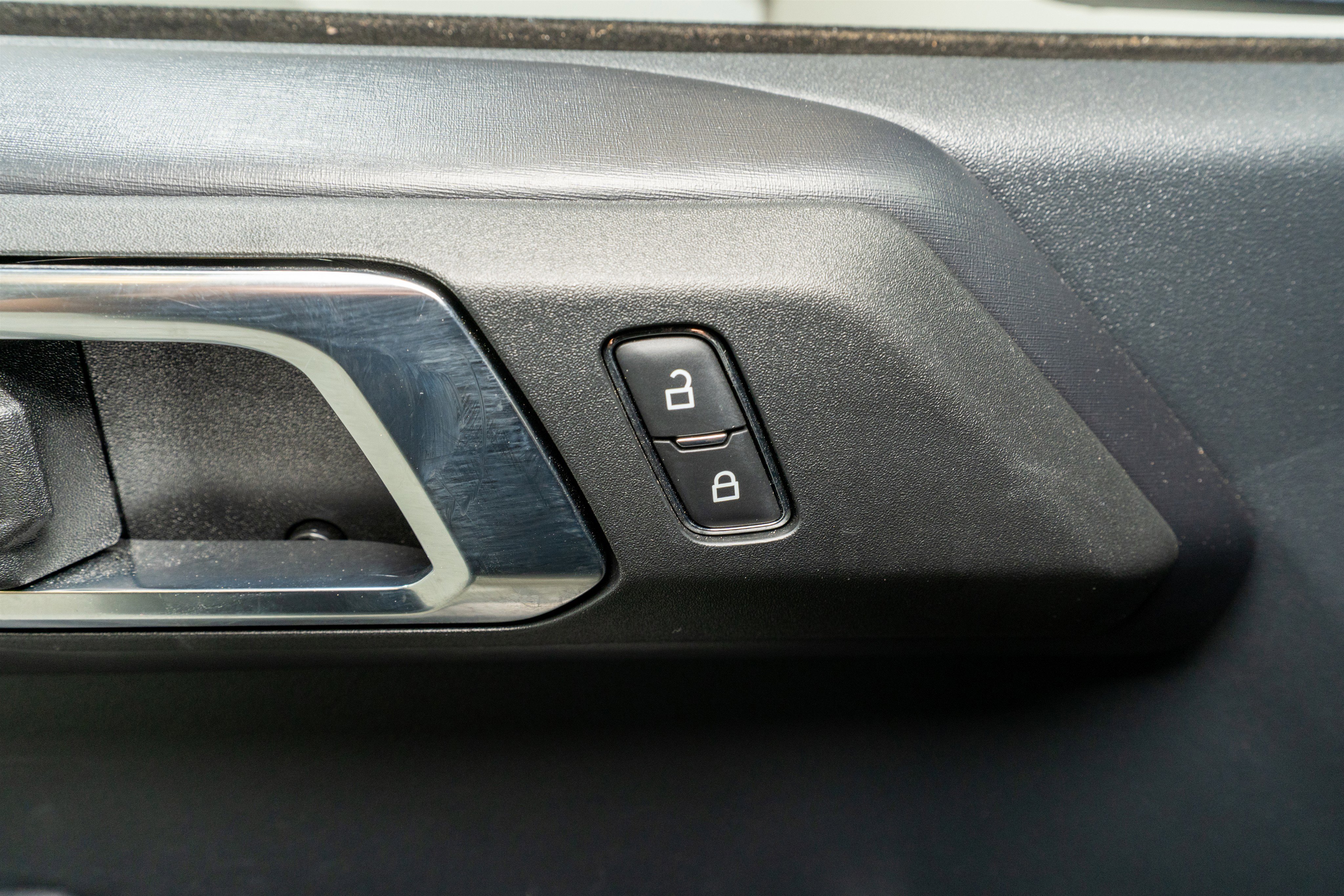 Used 2025 Ford Bronco Badlands image 14