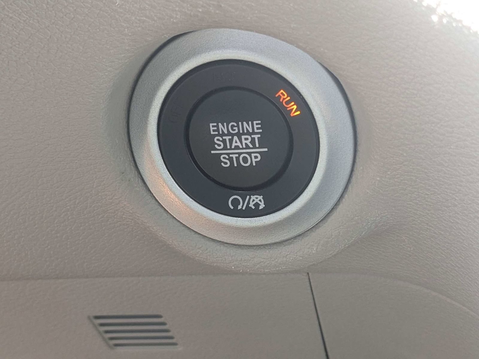 Used 2024 Chrysler Pacifica Touring-L FWD image 31
