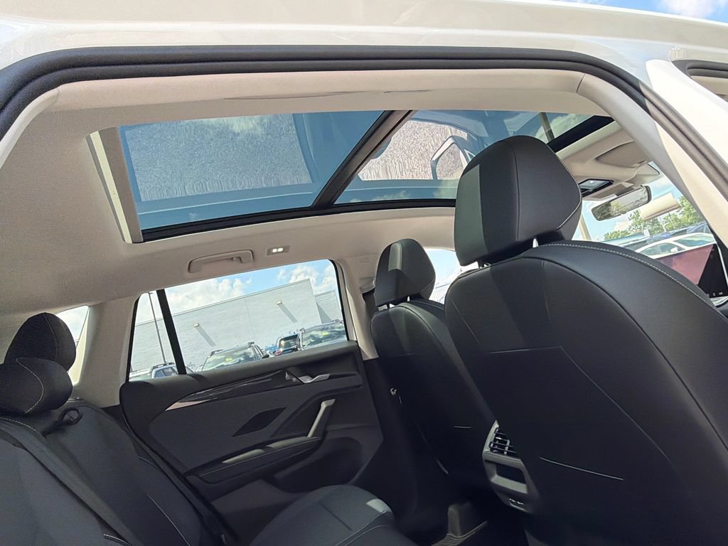 New 2026 Volkswagen Tiguan SE AWD/4WD image 9