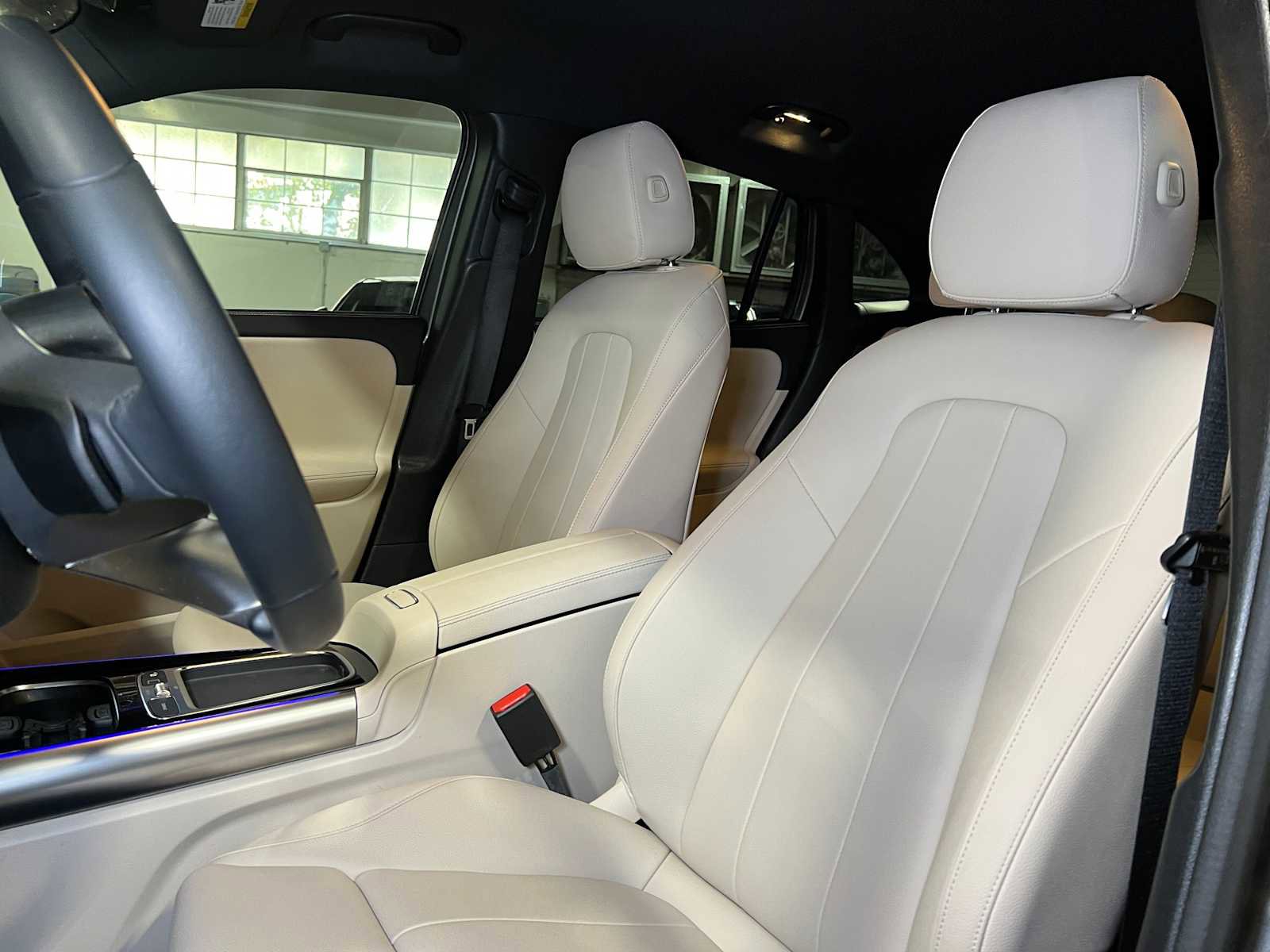 Used 2025 Mercedes-Benz GLA 250 4MATIC image 23