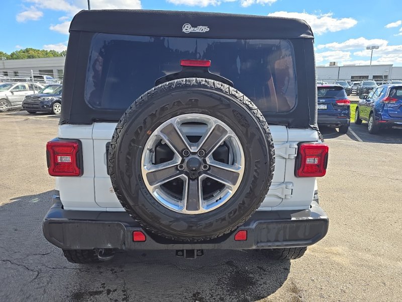 Used 2018 Jeep Wrangler Unlimited Sahara AWD/4WD image 6