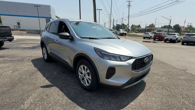 Used 2023 Ford Escape Active AWD/4WD image 2