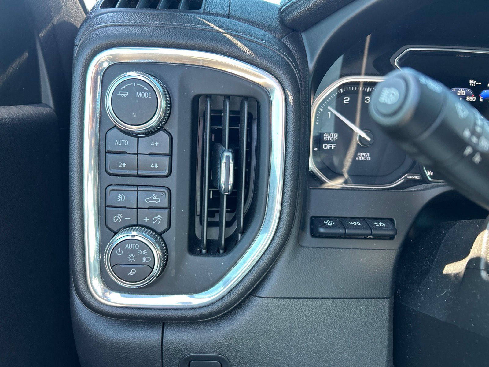 Used 2021 GMC Sierra 1500 Denali w/ Denali Ultimate Package AWD/4WD image 10