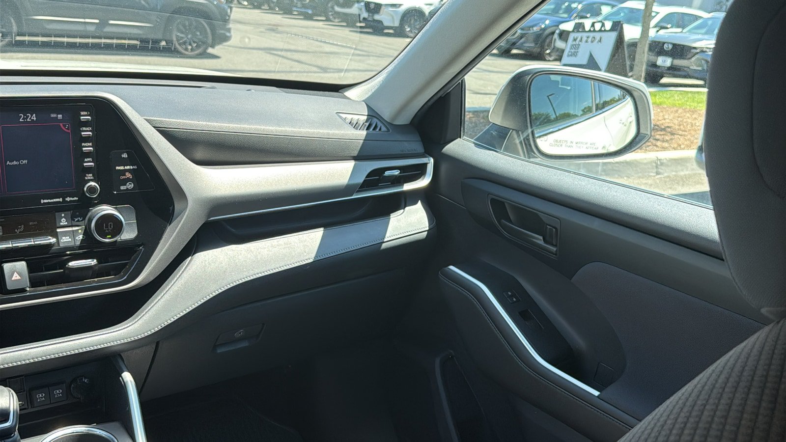 Used 2020 Toyota Highlander LE AWD/4WD image 23