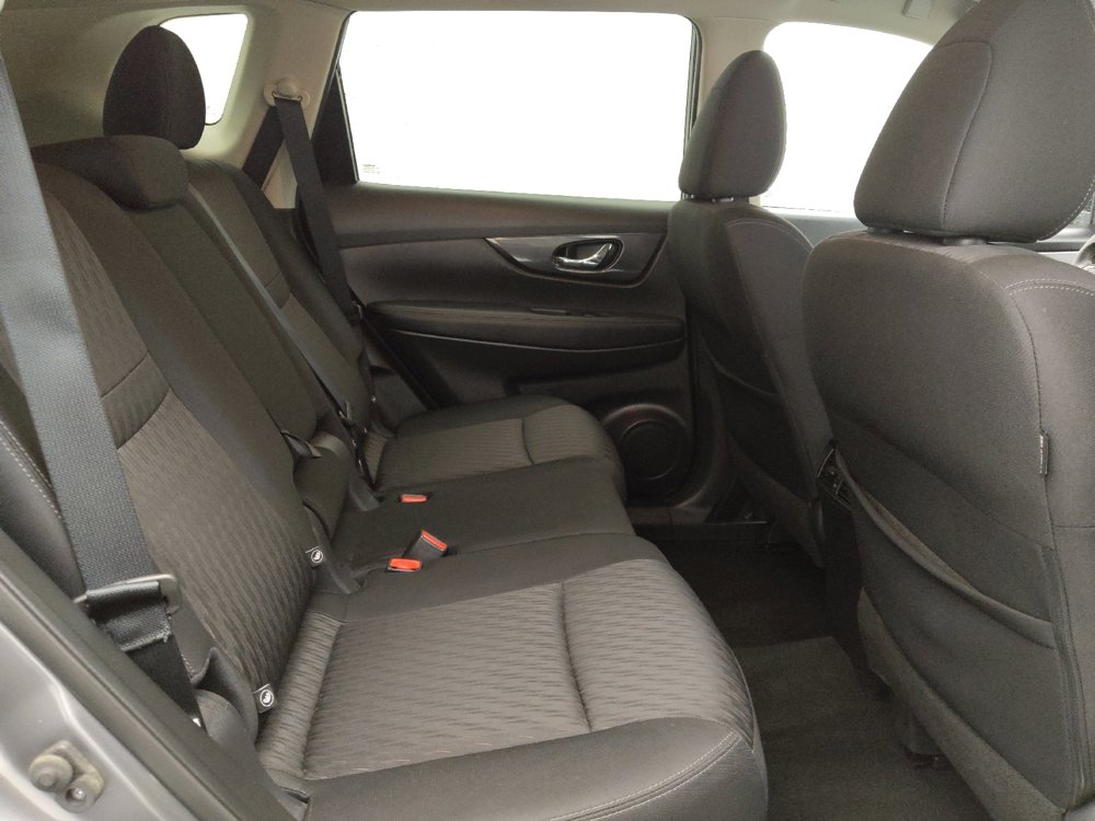 Used 2018 Nissan Rogue SV image 19