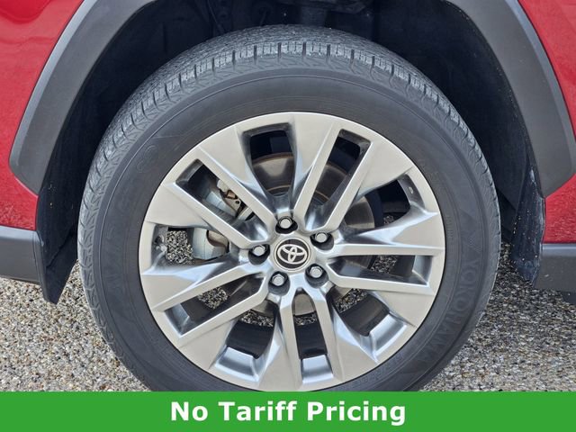 Used 2020 Toyota RAV4 XLE Premium image 8