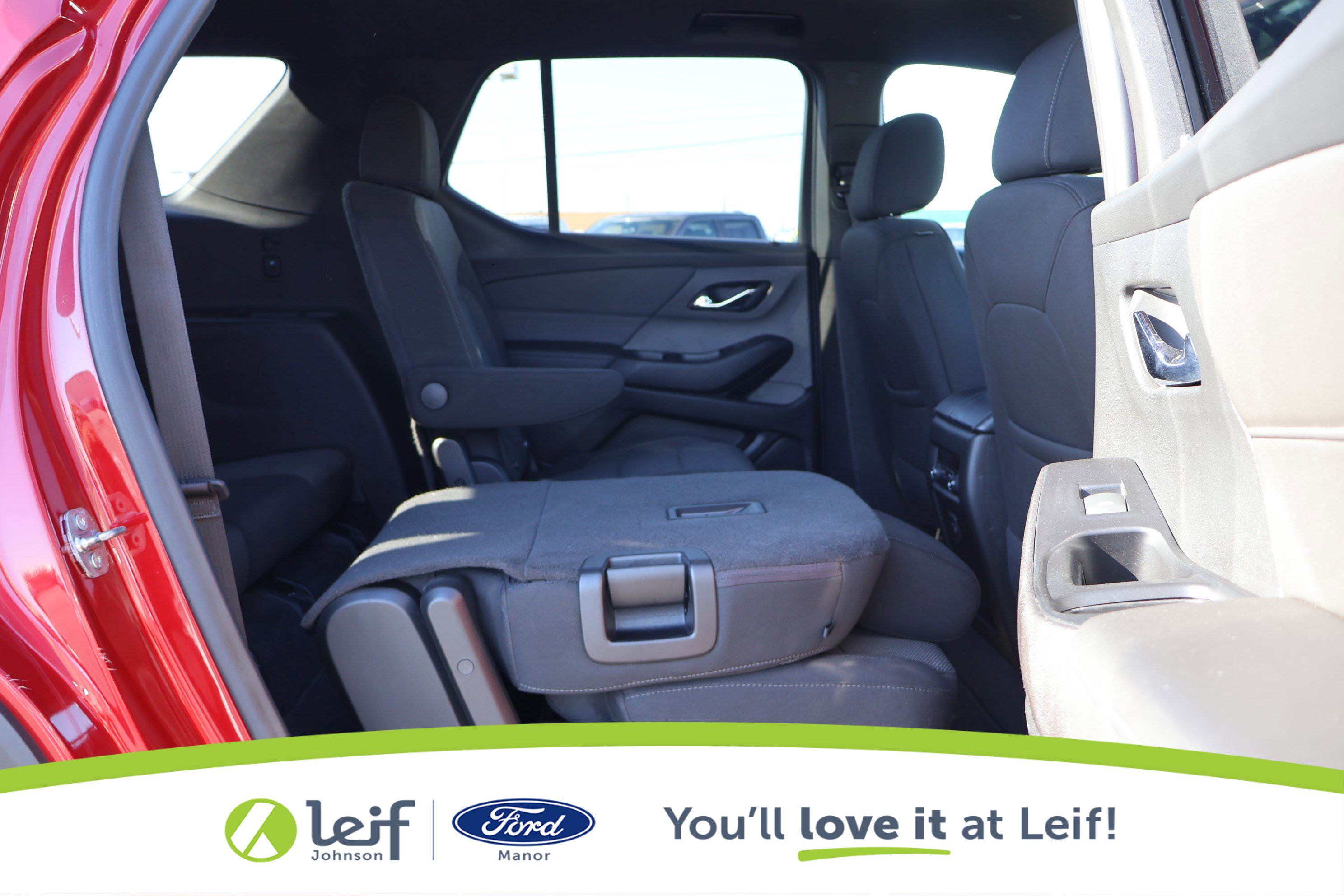 Used 2023 Chevrolet Traverse LT image 35