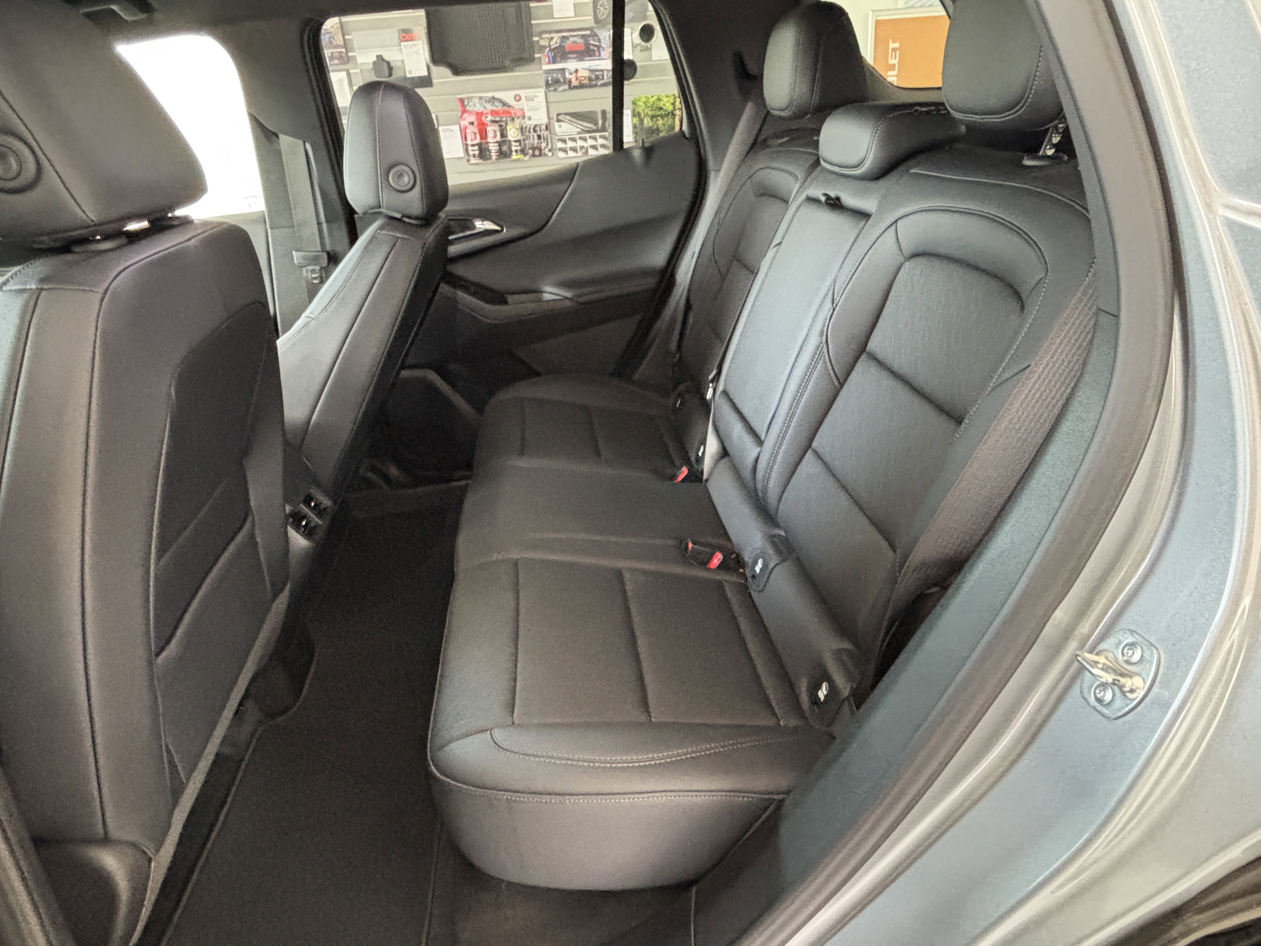 Used 2025 Chevrolet Equinox LT w/ Convenience Package II FWD image 18