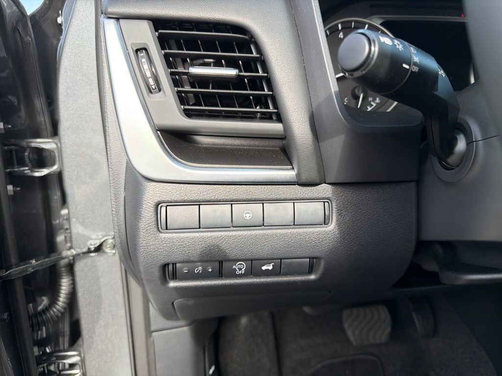 Certified 2026 Nissan Rogue SV FWD image 31