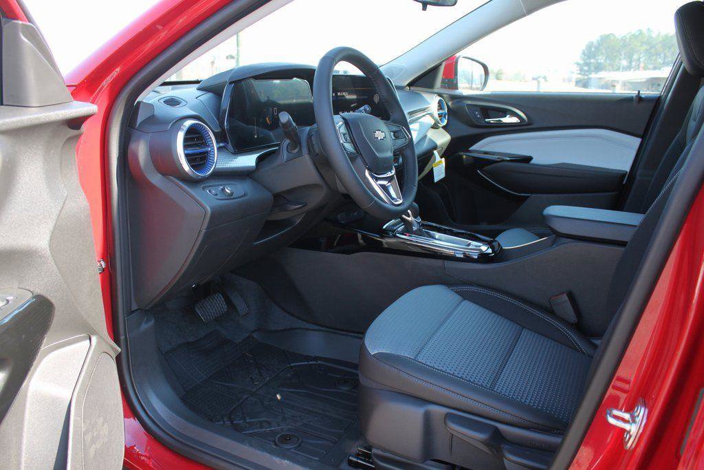 New 2026 Chevrolet Trax LT w/ Driver Confidence Package image 9