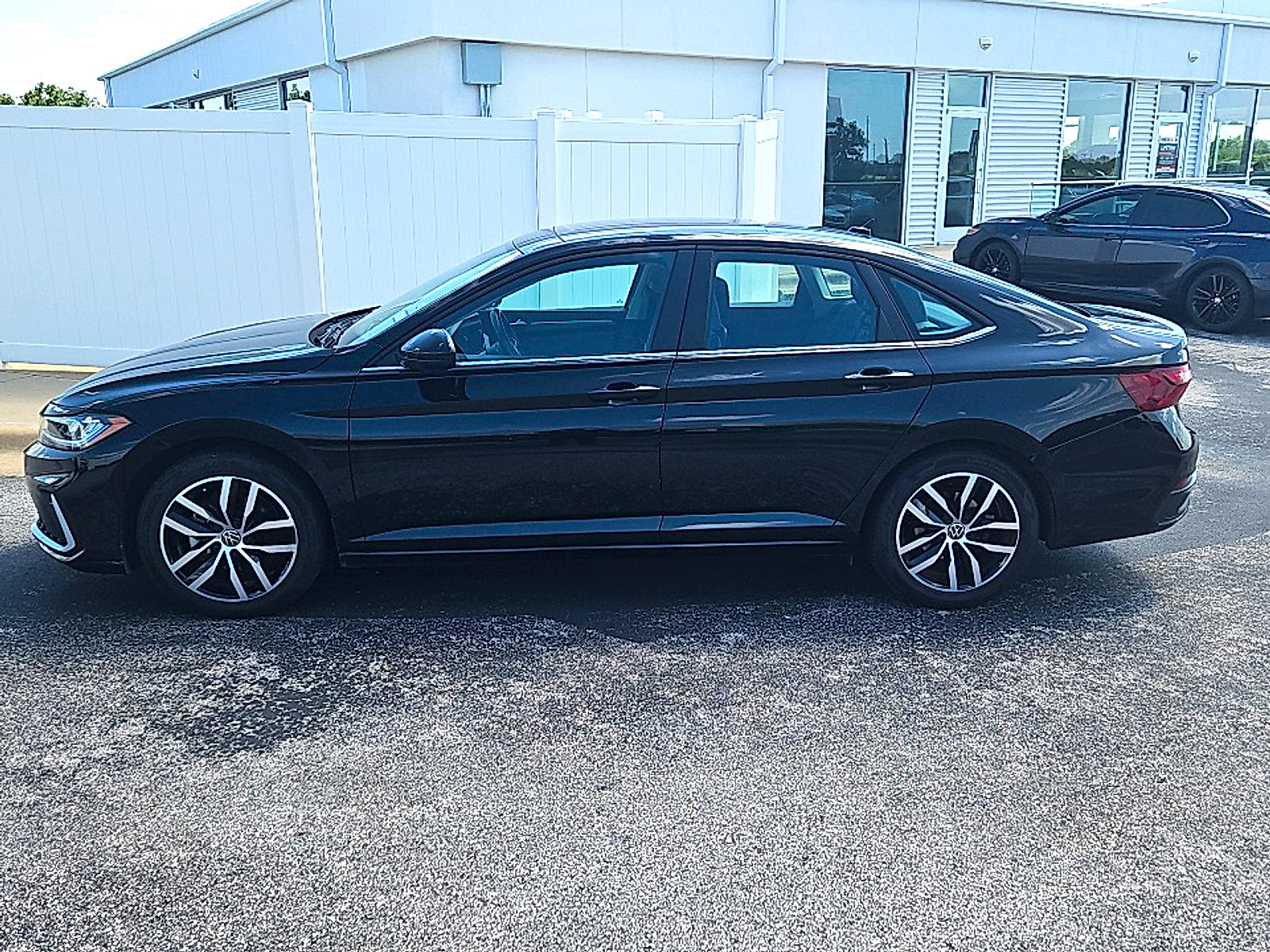 Used 2025 Volkswagen Jetta SE FWD image 3