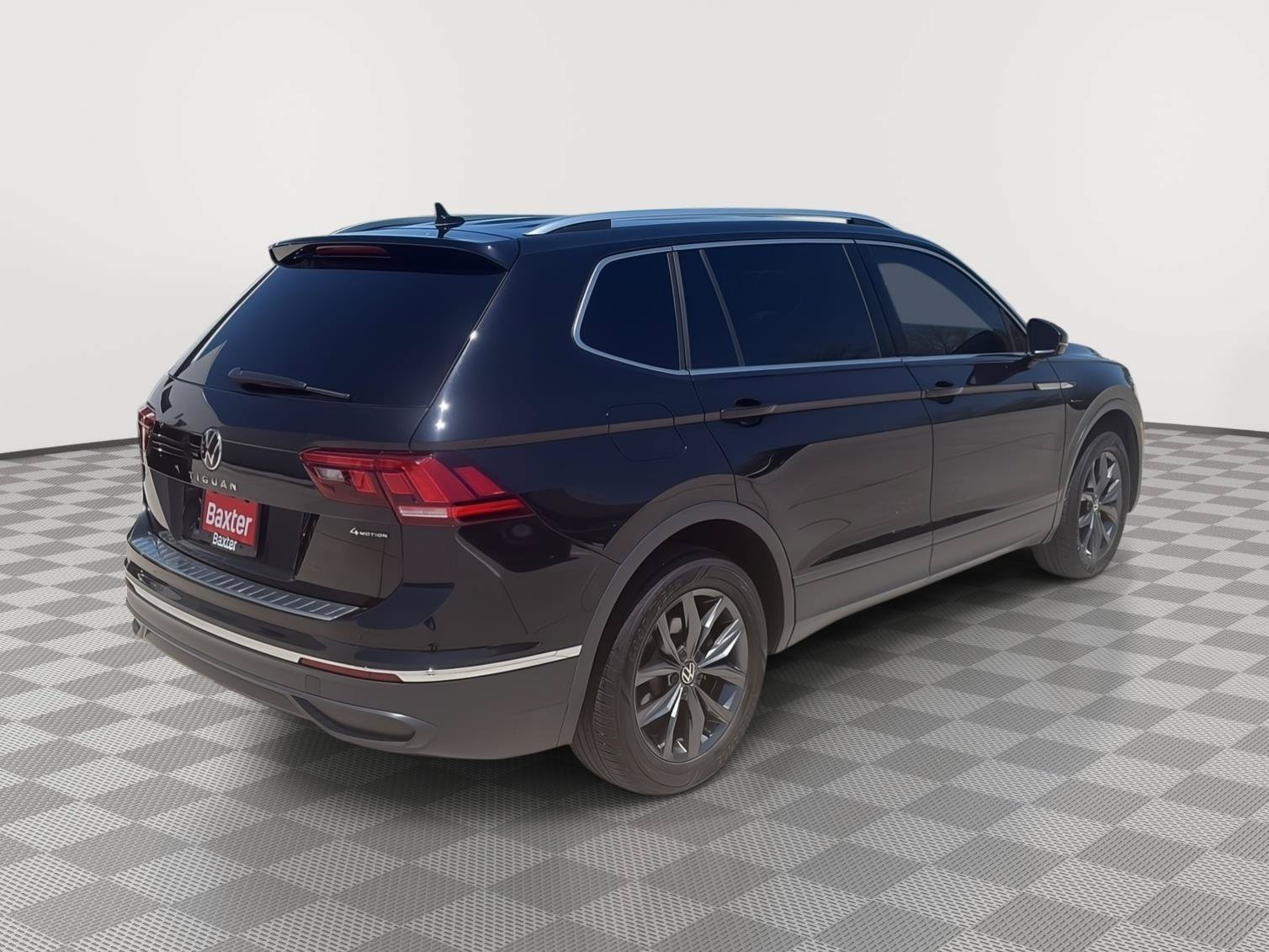 Certified 2023 Volkswagen Tiguan SE w/ Panoramic Sunroof Package AWD/4WD image 10
