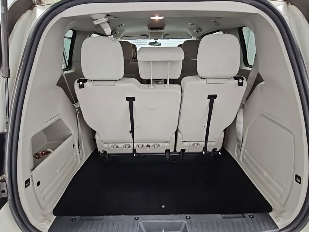 Used 2013 Dodge Grand Caravan SE image 25
