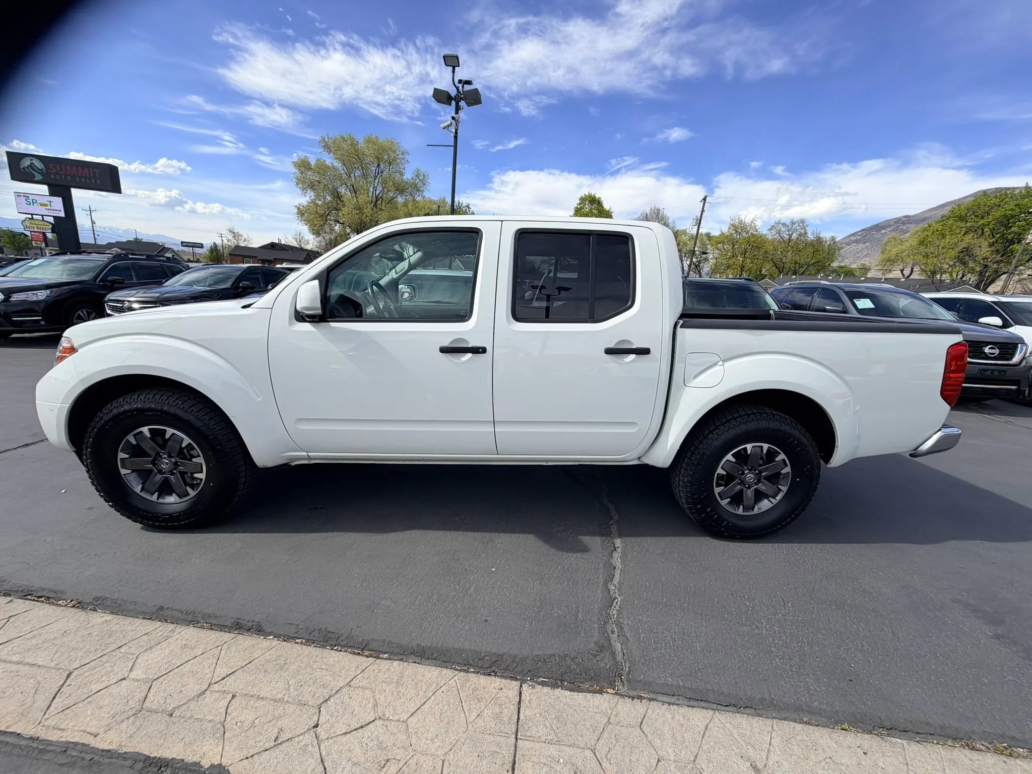 Used 2018 Nissan Frontier PRO-4X image 7