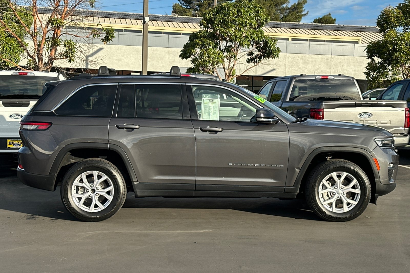 Used 2022 Jeep Grand Cherokee Limited AWD/4WD image 3