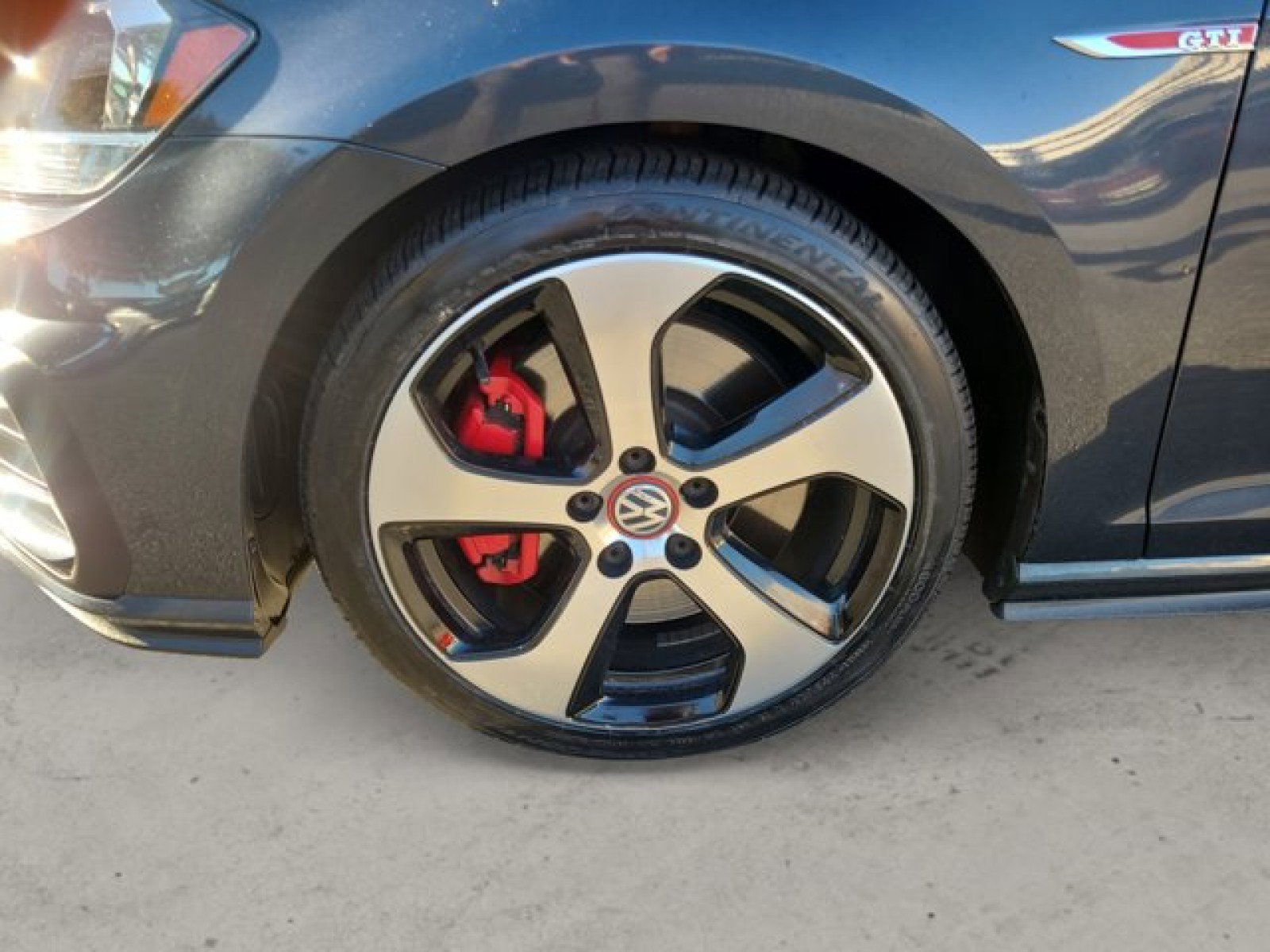 Used 2019 Volkswagen Golf S image 10