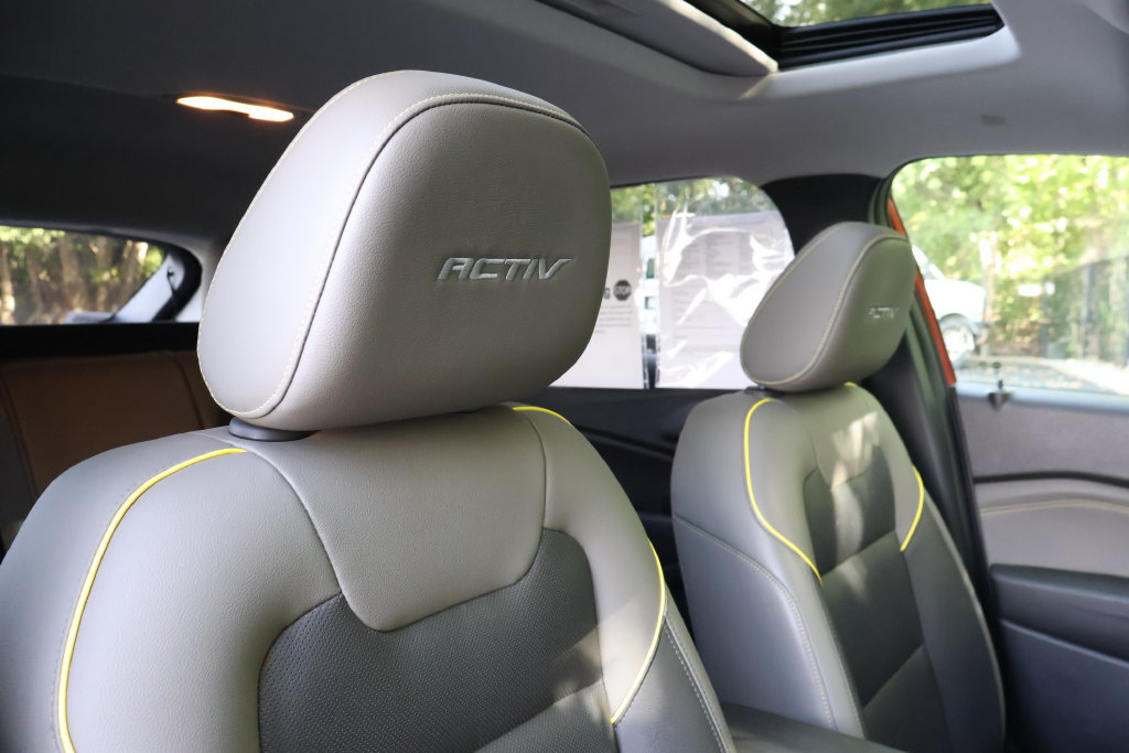 Used 2024 Chevrolet Trax ACTIV w/ Sunroof Package FWD image 43